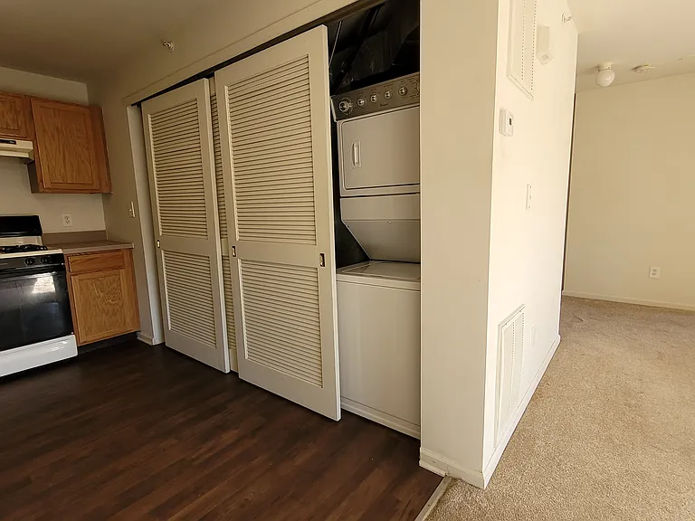 300 Pine Valley Ct — Photo 3