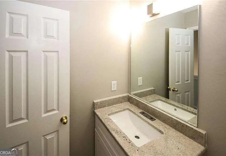 121 Stoneforest Dr — Photo 43