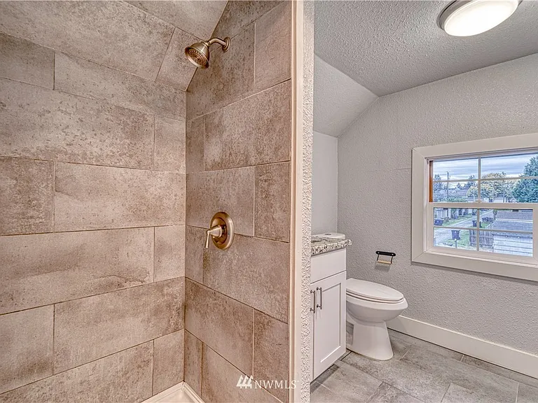 1016 S 37th St — Photo 8