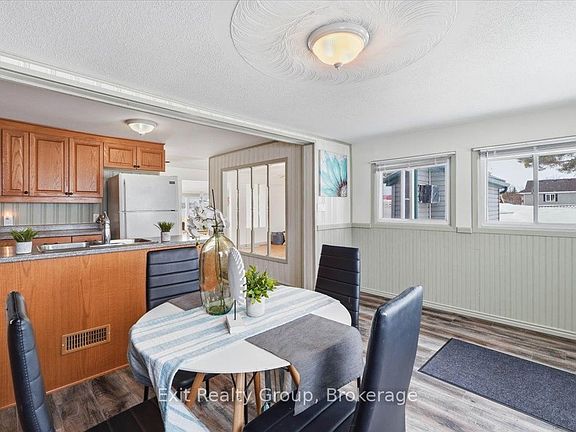4th image of 1083 Lakeside Dr