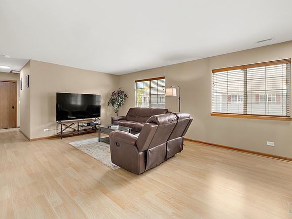 4th image of 127 Village Creek Dr #0