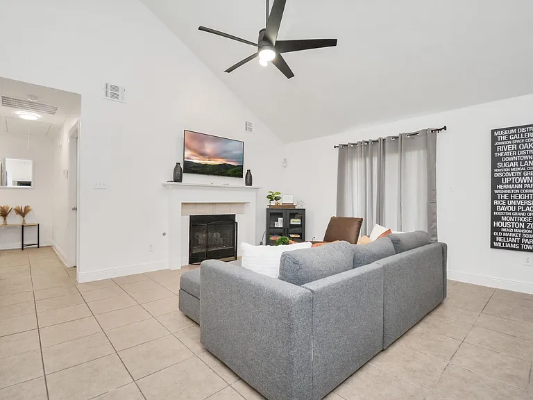 7830 Pardee St — Photo 7