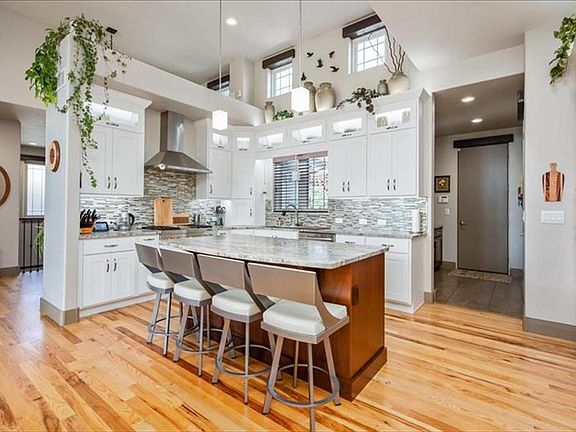 3rd image of 6563 Murano Dr