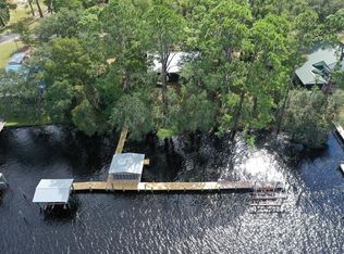 713 Riverview Dr, Carrabelle, FL 32322