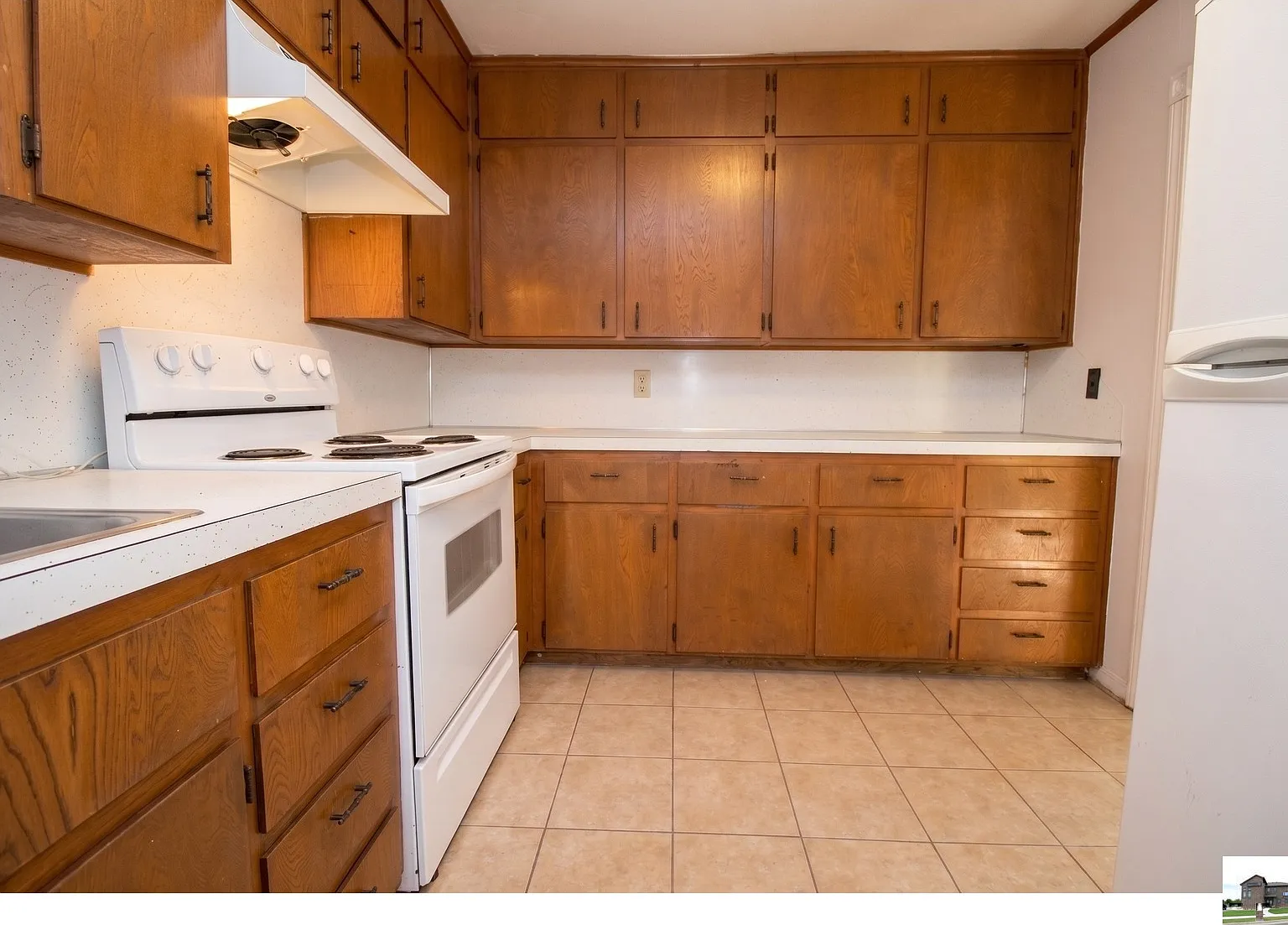 3 bed, 1.5 bath, 1374 sqft, $1,000 — Photo 4