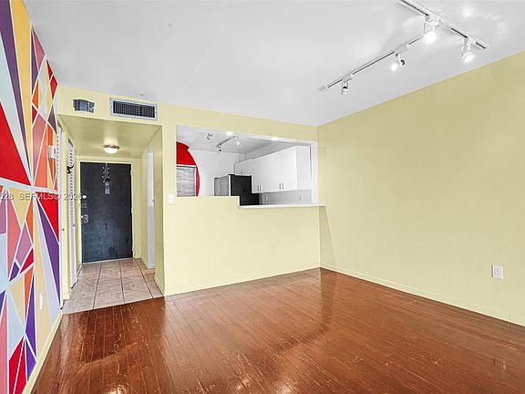 4th image of 950 Euclid Ave APT 306