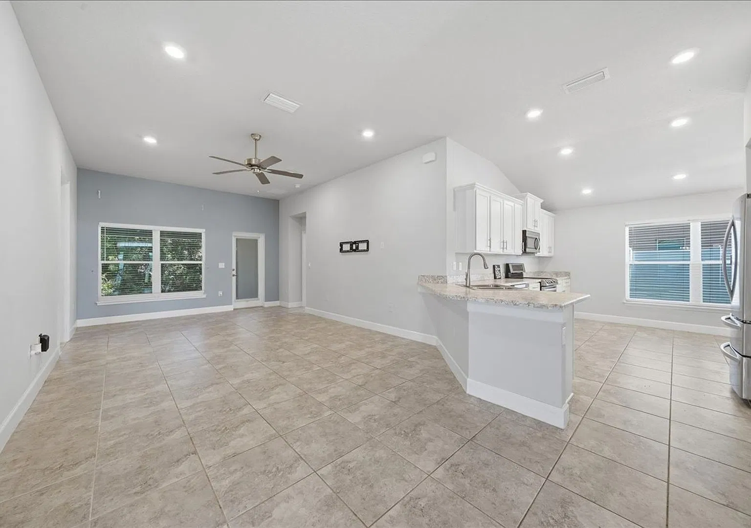 Spacious Cocoa Rental with Covered Lanai & Two-Car Garage near KSC and Port — Photo 3