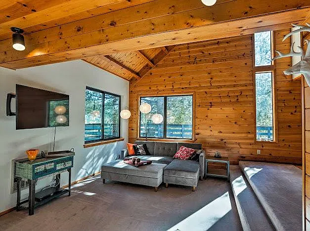 3 bed, 1727 sqft, $5,300 — Photo 4
