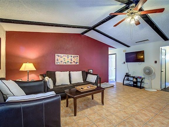 4th image of 408 Southlake Dr