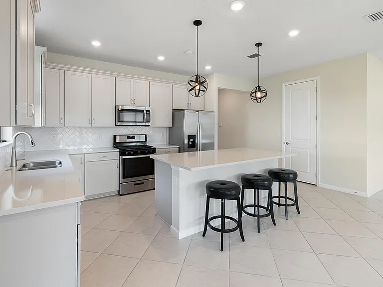 471 SE Vallarta Dr — Photo 8