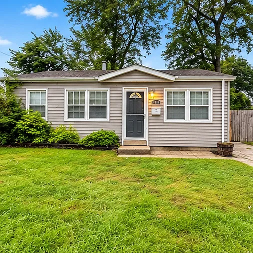 3 bed, 1200 sqft, $1,895 — Photo 1