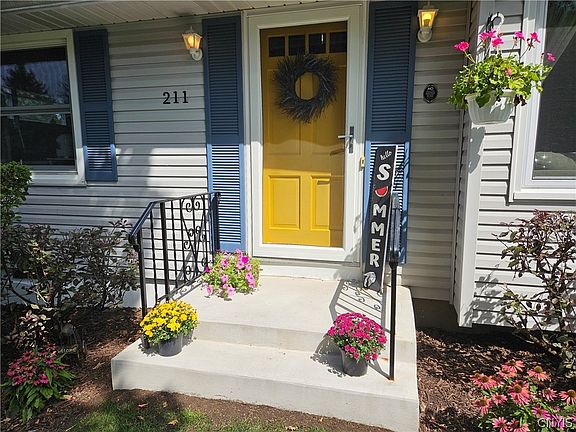 2nd image of 211 Stonehedge Rd