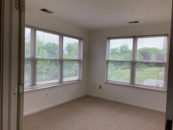 5th image of 1733 Weatherstone Dr