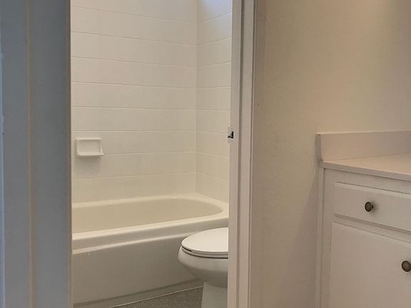 5th image of 840 Venice Blvd APT 24