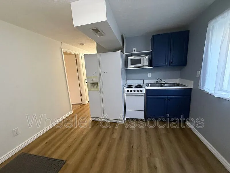 2 bed, 1.0 bath, 1000 sqft, $1,395 — Photo 2