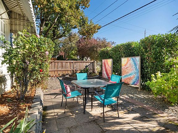 4th image of 4115 SE Gladstone St