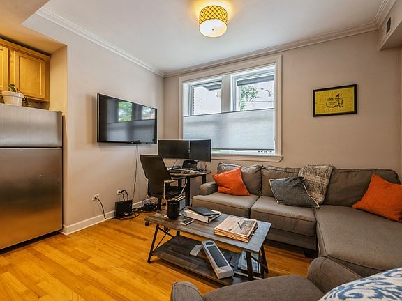 Living space with drop-down blinds to get full light from large windows