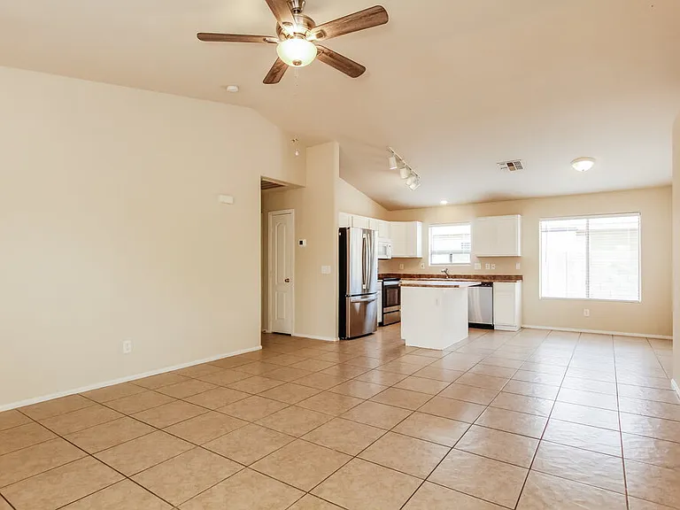 11026 W Wilshire Dr — Photo 4