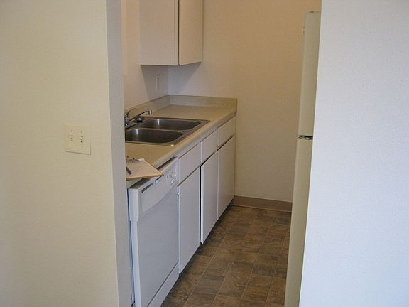 2nd image of 1405 Lewis St APT 6