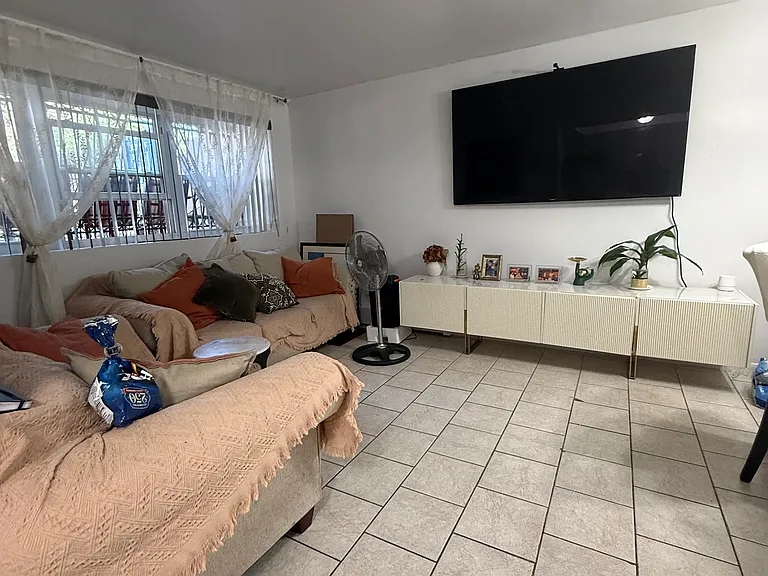 568 Hart St #1 — Photo 3