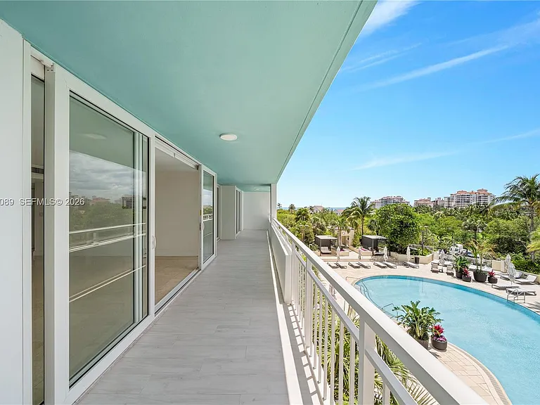 400 S Pointe Dr #409 — Photo 19