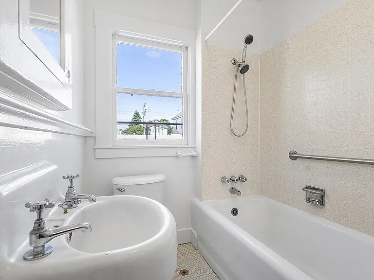 1106 Park Ave #9 - 1 Bed | 1 Bath — Photo 13