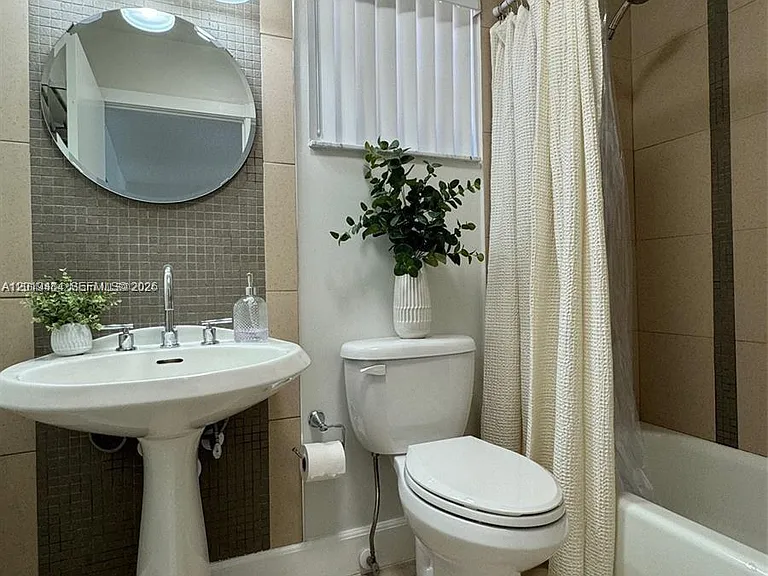 501 SW 120th Ave — Photo 3
