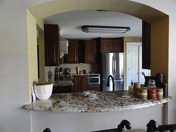 2nd image of 816 Yellow Tavern Ct
