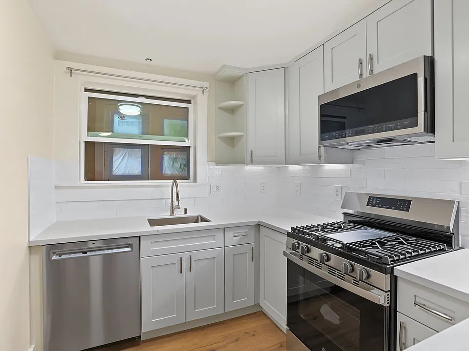 Fully Remodeled 1/1. In Unit W/D! Dishwasher! Plentiful Closet Space