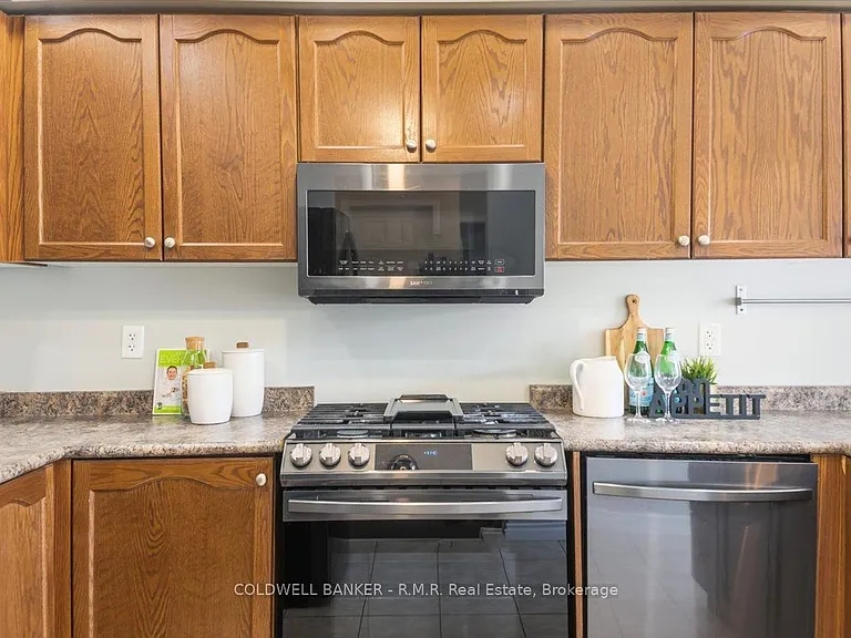 45 Angier Cres — Photo 13