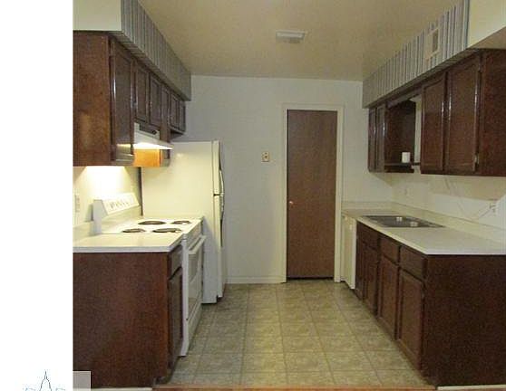 5th image of 523 E Bainbridge Dr #27