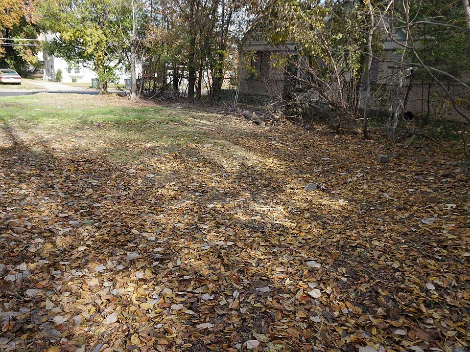 2nd image of 2425 Forrest Ave