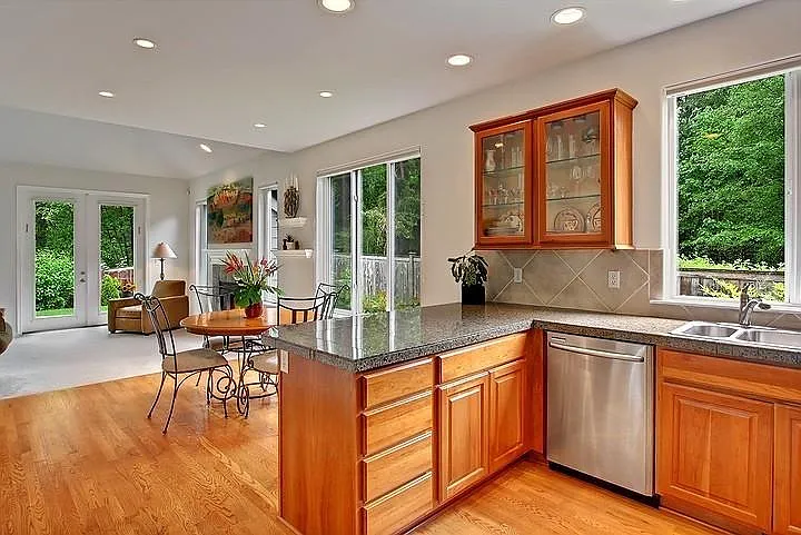 10228 Slater Ave NE — Photo 11