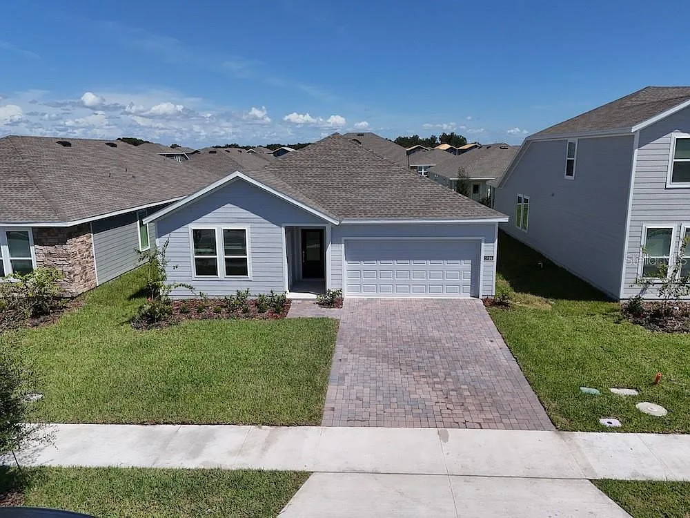 4 bed, 3.0 bath, 2366 sqft, $3,600 — Photo 2