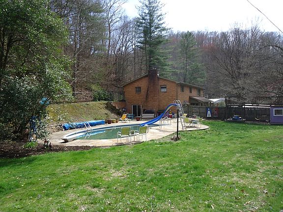 4th image of 218 Oaklawn Est