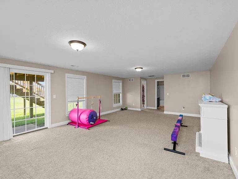 67 Cobblestone Ln — Photo 32