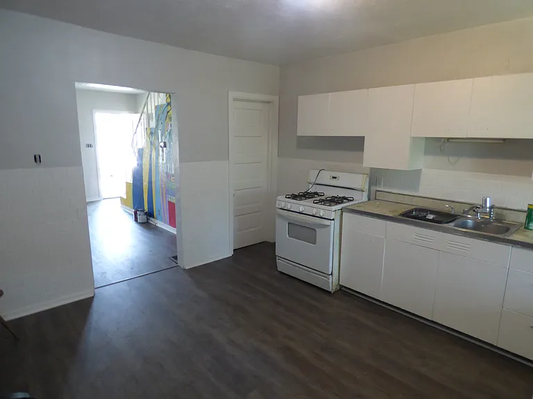 1134 Race St — Photo 9