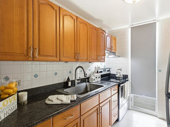 3rd image of 3020 Ala Napuaa Pl APT 404