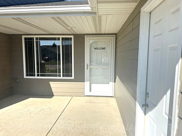 DBK Brandon Townhomes — Photo 34