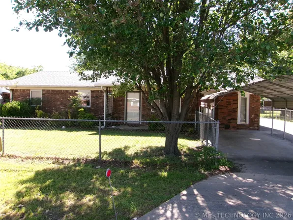 1205 NW 9th St, Stigler, OK 74462