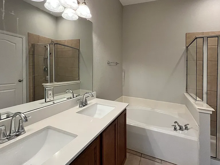 2109 Michelle Creek Dr — Photo 21