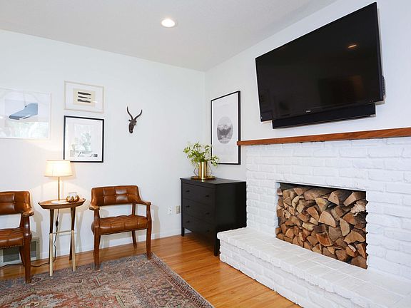 4th image of 4707 Sharon Ln