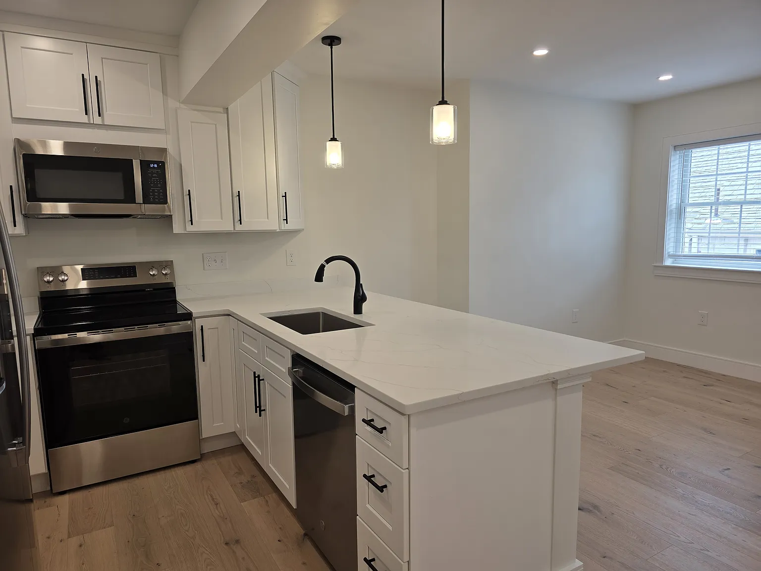 442 Main St — Photo 3