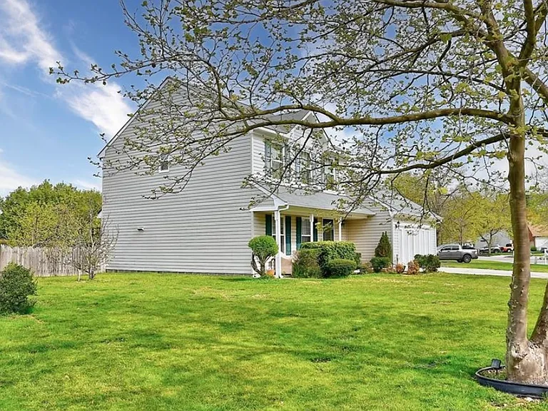 1400 Dalsbury Ln — Photo 4