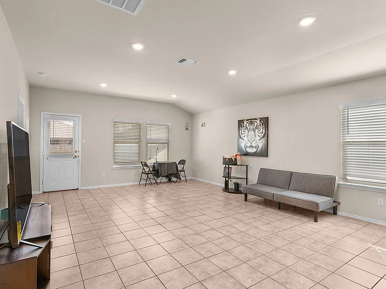 6008 Amelia Earhart Blvd — Photo 15
