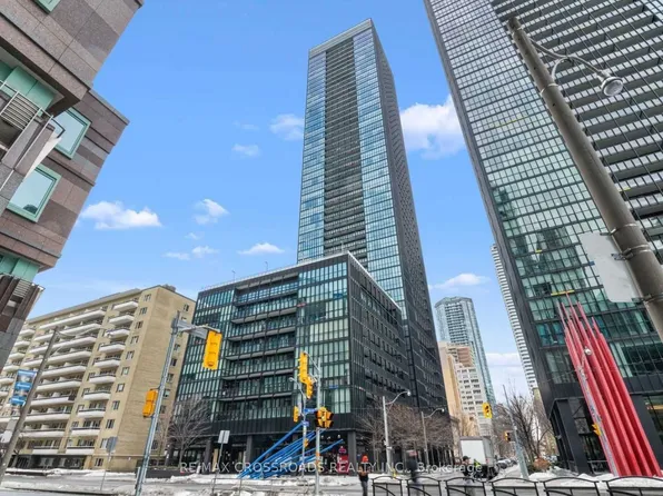 101 Charles St E, Toronto, ON
