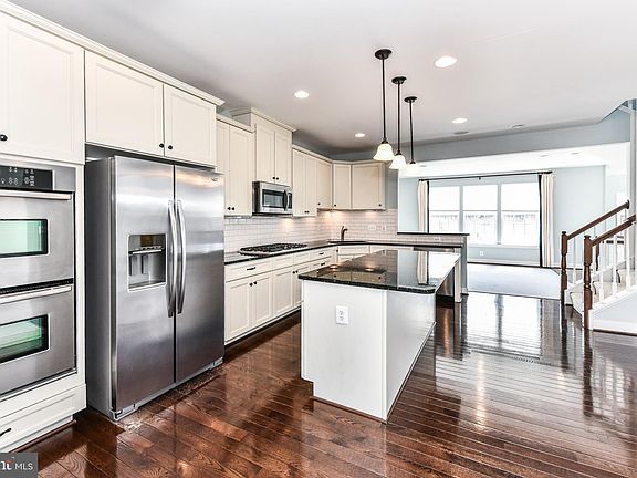5th image of 6214 Royal Crest Ln