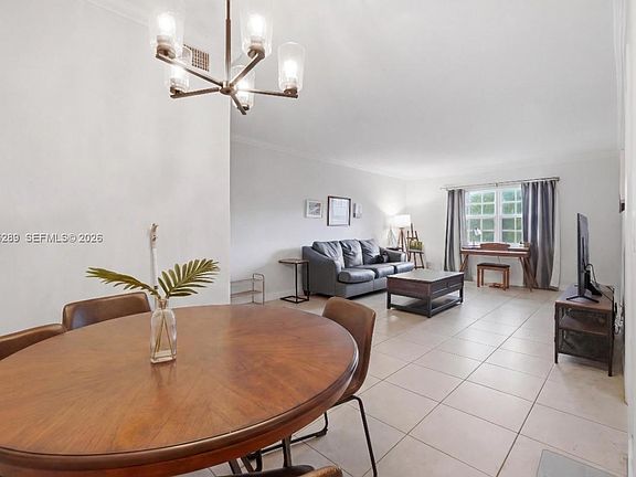 5th image of 2426 SE 17th St APT 303A