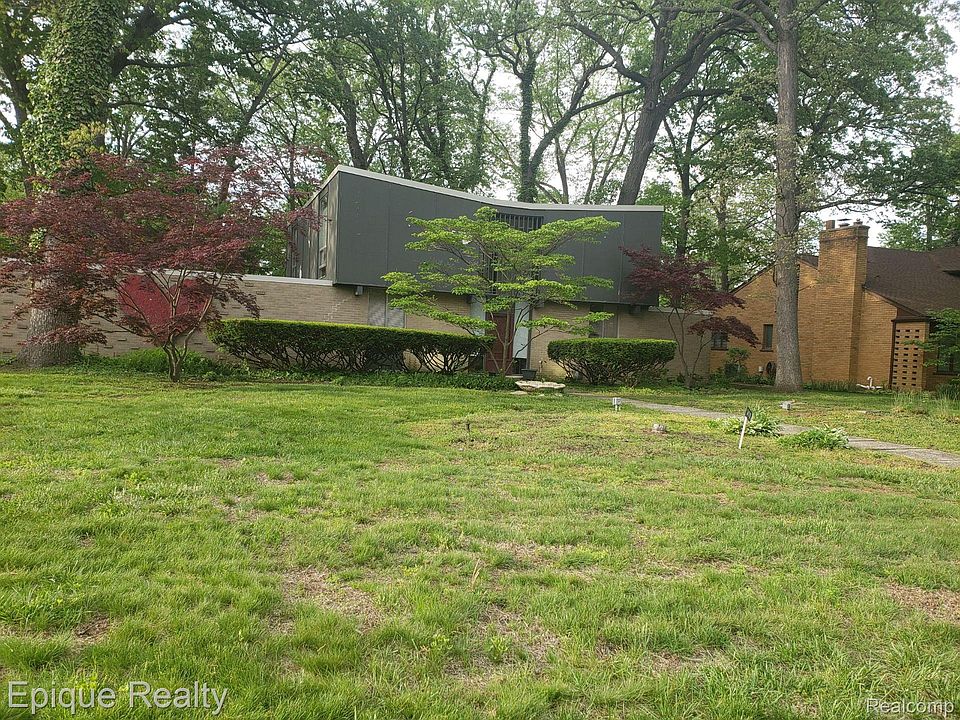 1st image of 1470 Strathcona Dr