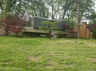 1470 Strathcona Dr, Detroit, MI 48203